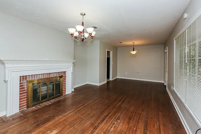 3 bed, 2.0 bath, 2076 sqft, $1,395 — Photo 3