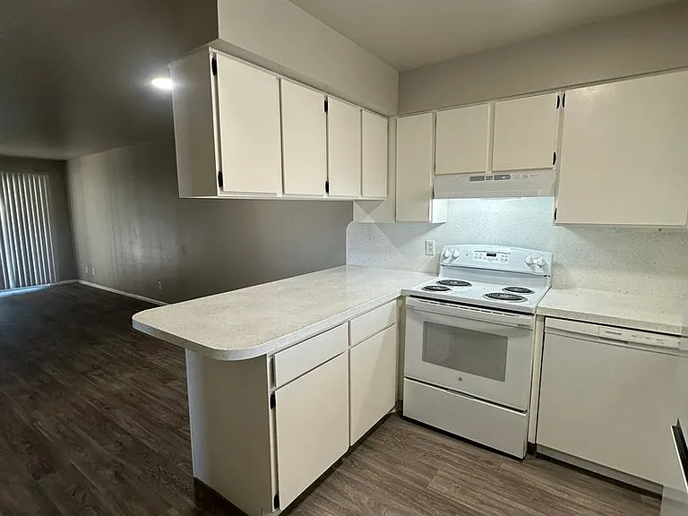 Eastridge — Photo 35