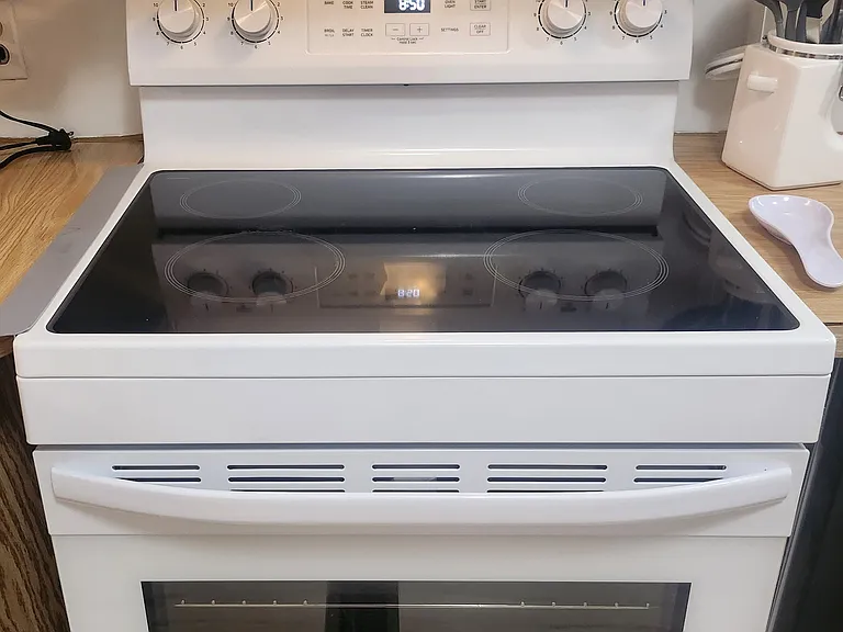 Brand-new Midea electric stove