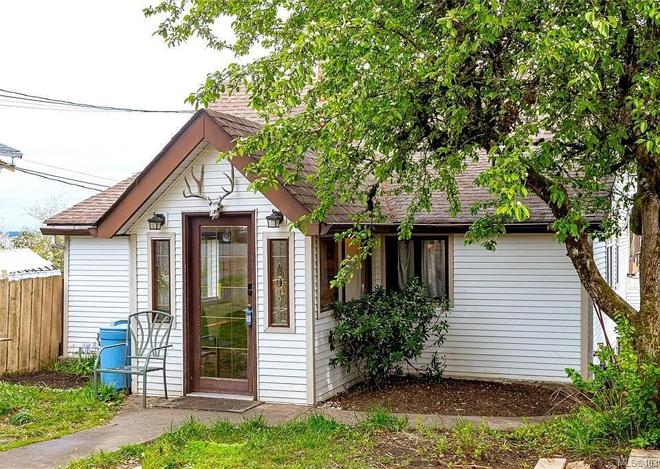 1st image of 451 Irwin St
