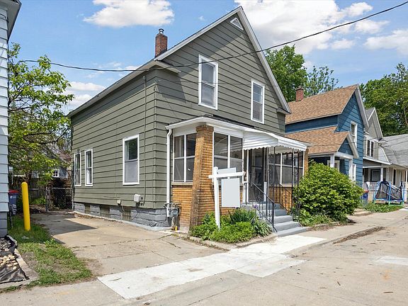 3rd image of 315 Robey Pl SE
