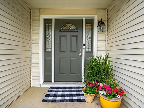 4th image of 7396 Clancy Way
