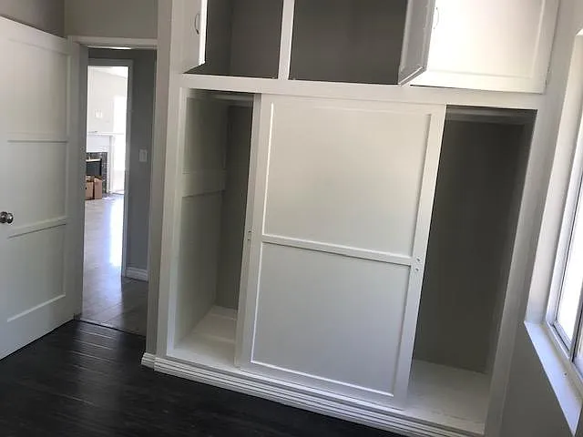 16219 Hamlin St — Photo 9