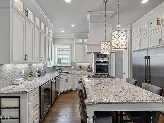 4th image of 427 Oakwood Trace Ct