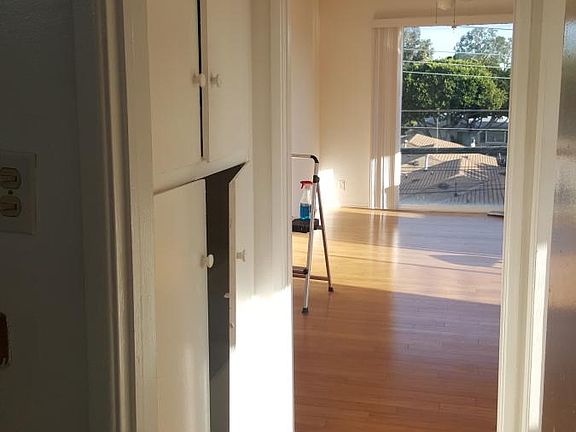 3rd image of 2122 Ocean Park Blvd
