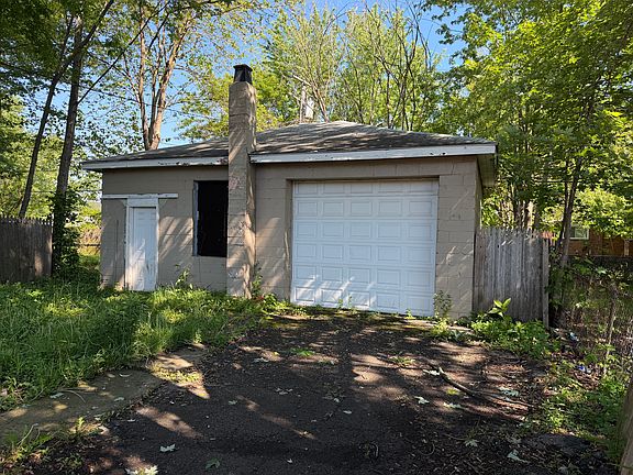 3rd image of 13121 Saint Andrews Ave