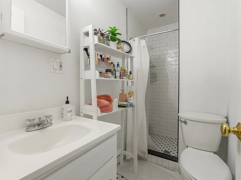 22 Irving St #2 — Photo 8