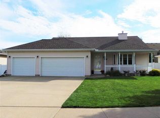 620 Lakeview Dr, Mccook Lake, SD 57049