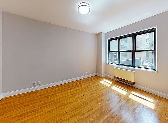 4th image of 305 E 47th St #4M