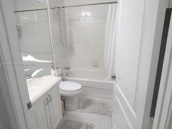 4th image of 556 NW 39th Cir #556