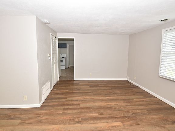 4th image of 1519 Panama St