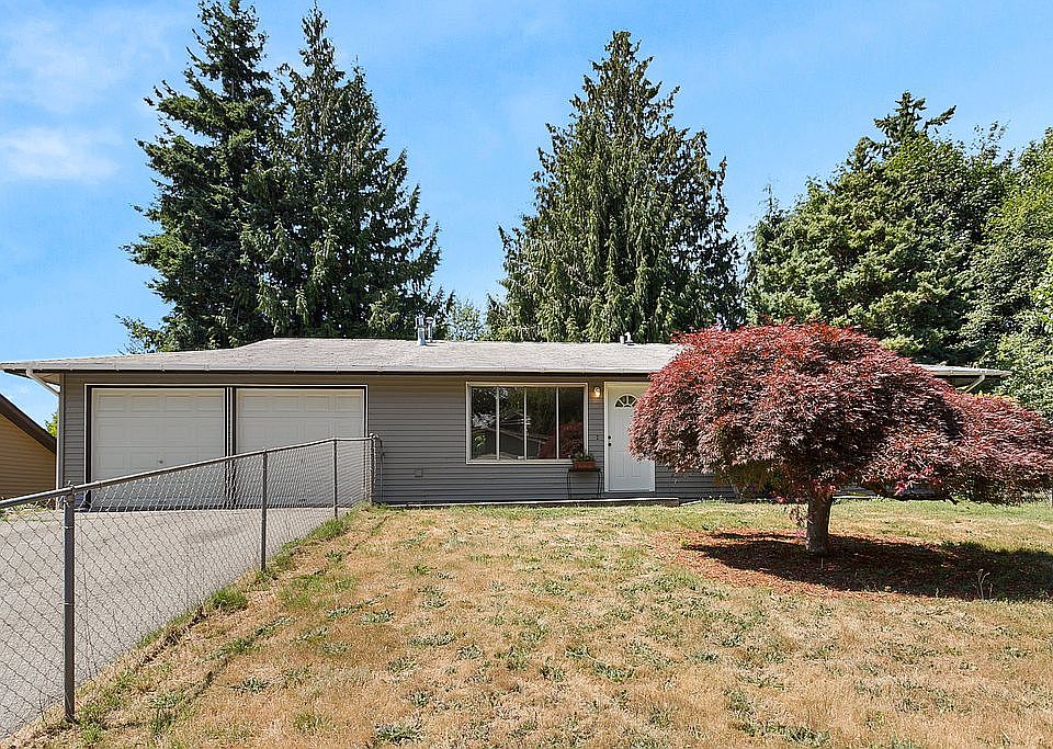 2nd image of 784 Roswell Dr