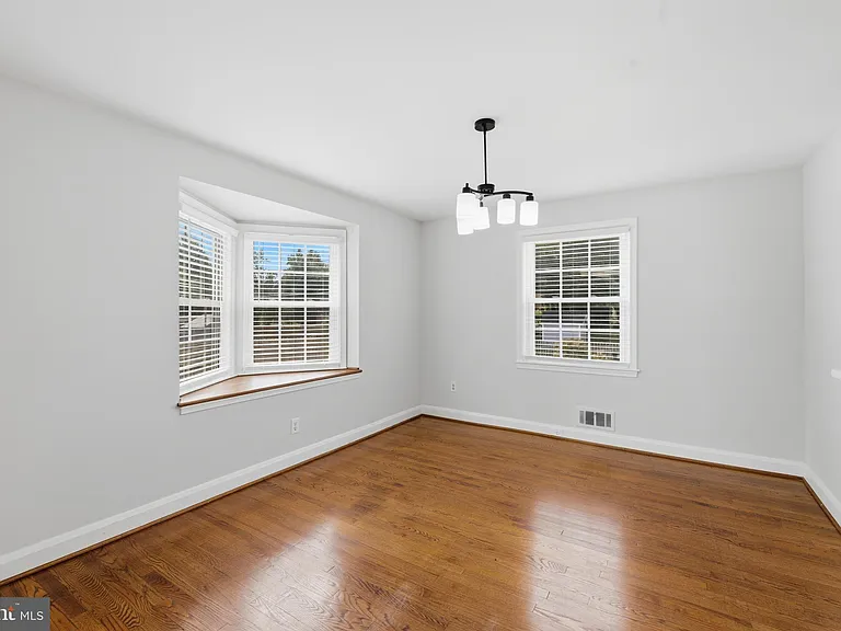 8132 Pleasant Plains Rd — Photo 8