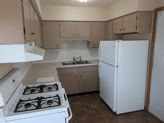 3rd image of 528 Grand Ave #1