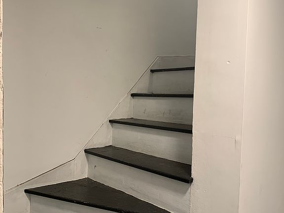 Side staircase 