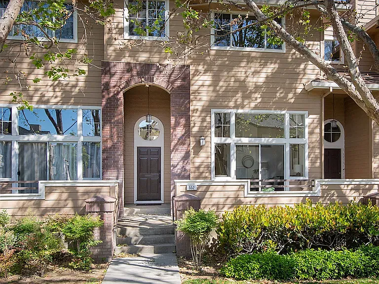 2 bed, 2.5 bath, 1887 sqft, $4,900 — Photo 2