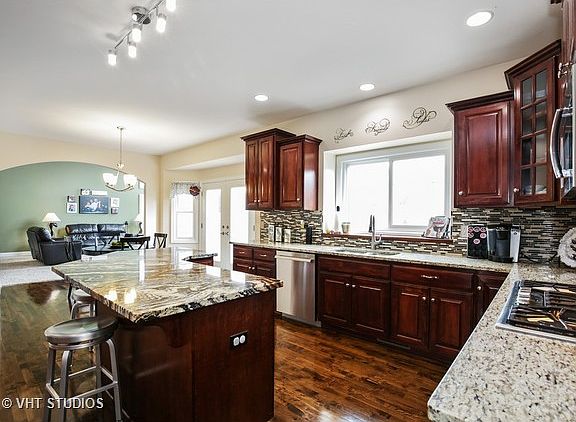 4th image of 745 W Thornwood Dr