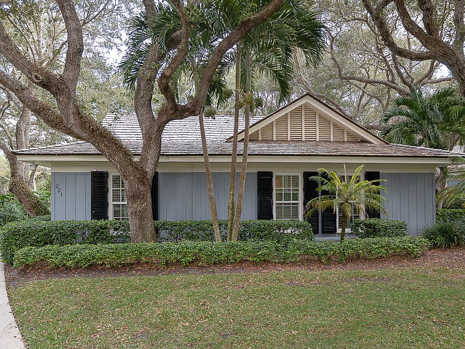 1st image of 221 Shady Oak Ln