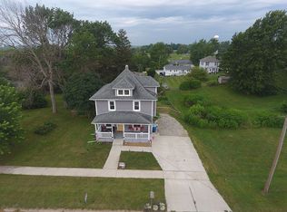 914 Elm St, Williamsburg, IA 52361