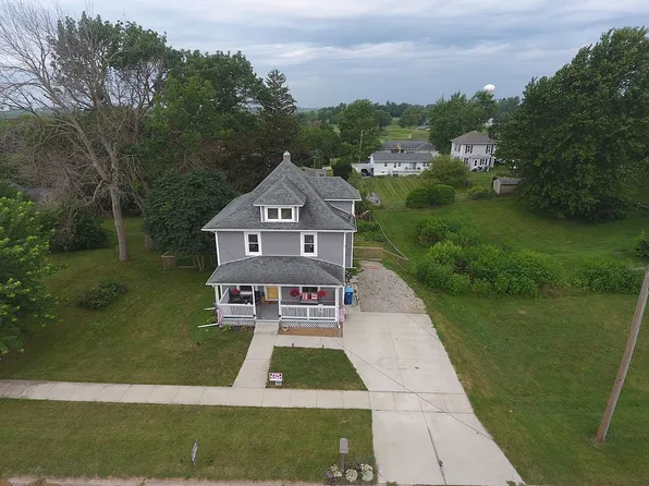 914 Elm St, Williamsburg, IA 52361