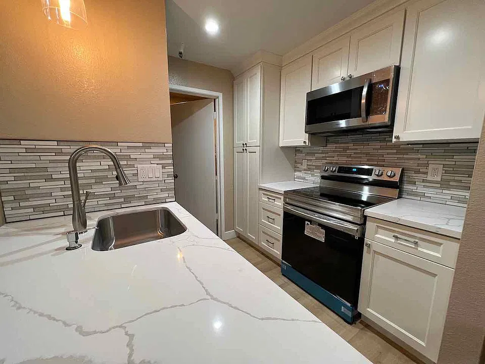 3183 Wayside Plz #2