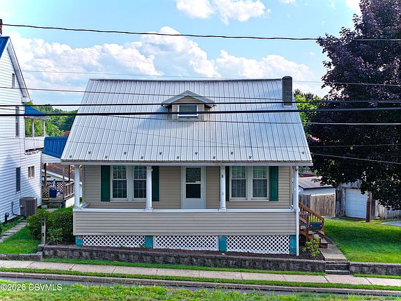 3rd image of 300 Mahoning St