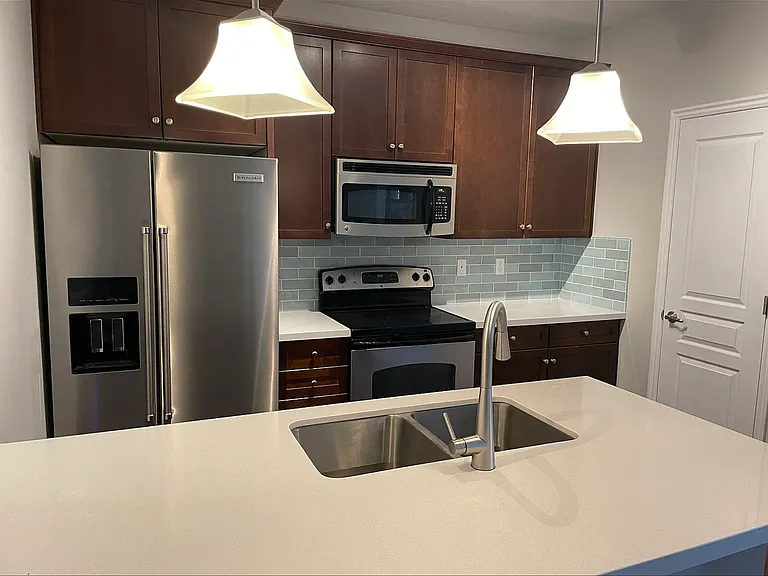 170 E Belmont Ave #9 — Photo 2