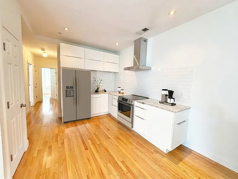 250 Webster St #2 — Photo 3