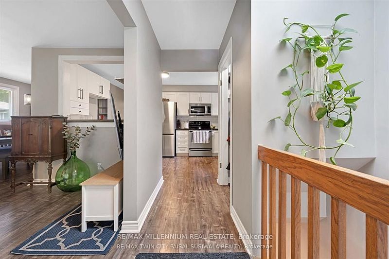 Kitchener House for rent - 4 Bedrooms — photo 2