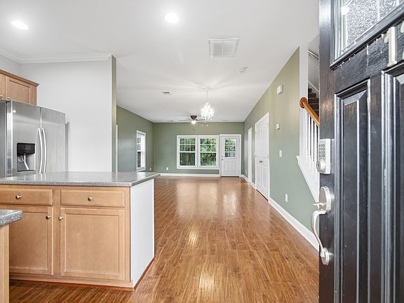 4th image of 124 Kirkland St