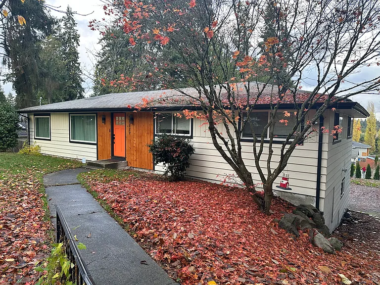 32nd Ave W — Photo 16