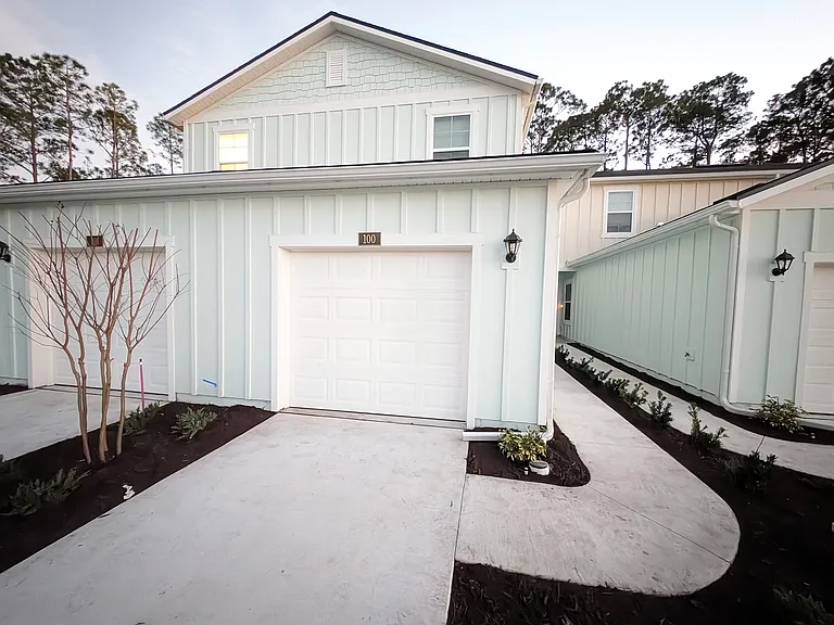 100 Vero Dr — Photo 2