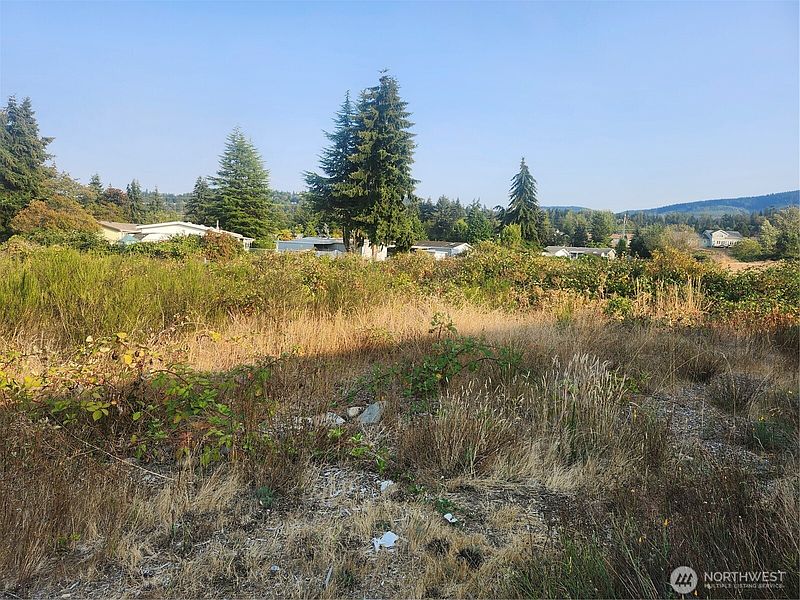4th image of 421 Salal Place
