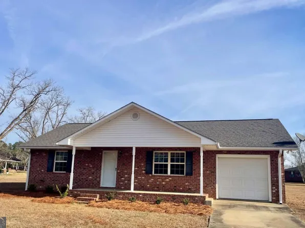 109 Lincoln Dr, Glennville, GA 30427