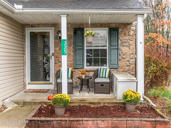 325 Cabinsglade Ct, East Stroudsburg, PA 18301