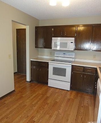3rd image of 5140 W 102nd St APT 215
