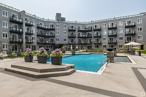 2274 Princess St Photo 1