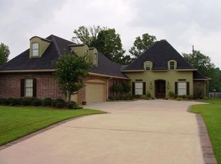 160 Waters Edge Dr, Shreveport, LA 71106
