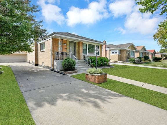 3rd image of 4917 Lamb Dr