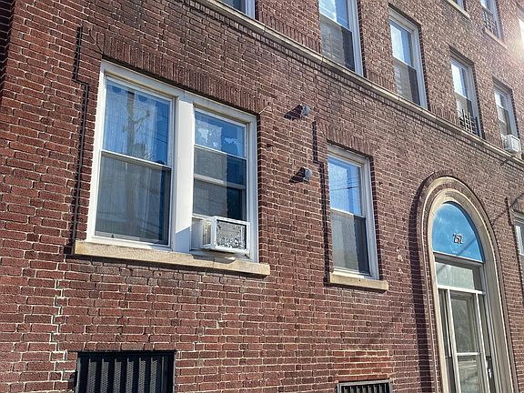 4th image of 252 Sip Ave APT B1