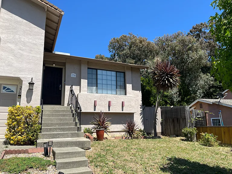 270 Riverview Dr — Photo 2