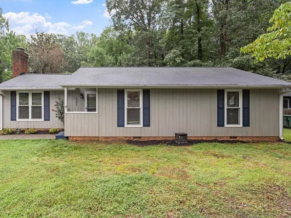 1201 Gatehouse Dr, Cary, NC 27511