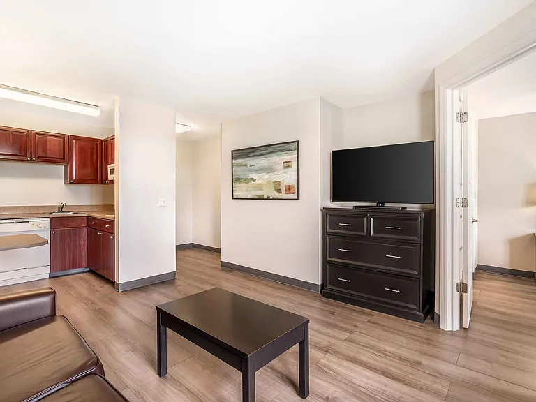1 Bedroom Suite - 1 King Bed