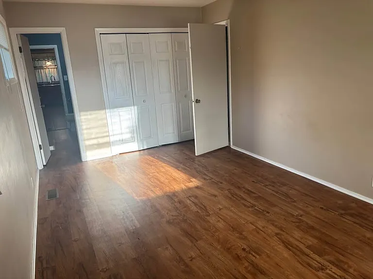 3119 Caroline St — Photo 6