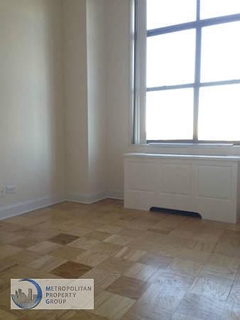 2nd image of 360 E 39th St