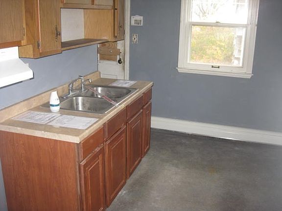 2nd image of 2904 Woodland Ave