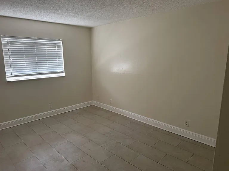1151 NE 16th Ct #2 — Photo 5