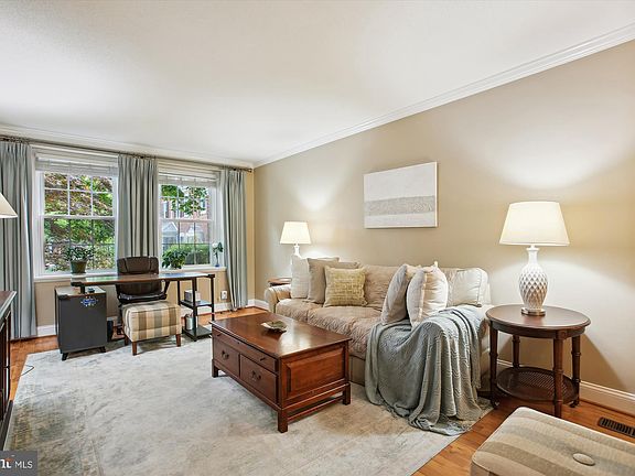 2nd image of 3024 S Buchanan St APT A2