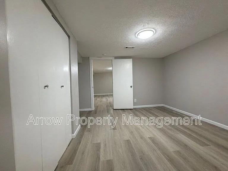 2442 Vine St #4 — Photo 9