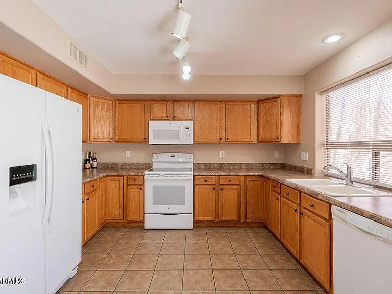 16663 W Rimrock St — Photo 5